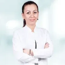 Uzm. Dr. Duygu Engin — Radyoloji, İzmir. Portre fotoğrafı.