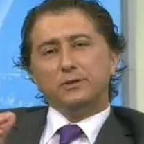 Prof. Dr. Dinç Dinçer — Gastroenteroloji, Konyaaltı, Antalya. Portre fotoğrafı.