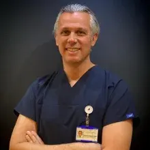 Prof. Dr. Batuhan Özay — Kalp Ve Damar Cerrahisi, İstanbul. Portre fotoğrafı.