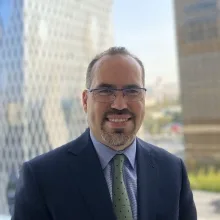 Op. Dr. Ertan Öztürk — Kadın Hastalıkları Ve Doğum, Ankara. Portre fotoğrafı.
