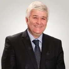 Prof. Dr. Özgür Kasapçopur — Fatih, İstanbul. Portre fotoğrafı.