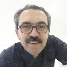 Dt. Özkan Saracalıoğlu — Diş Hekimi, Karabağlar, İzmir. Portre fotoğrafı.