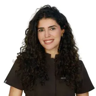 Dt. Tuba Çıkmaz — Diş Hekimi, Karabağlar, İzmir. Portre fotoğrafı.