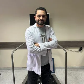 Uzm. Fzt. Hasan Bülbül — Fizyoterapi Ve Rehabilitasyon. Portre fotoğrafı.