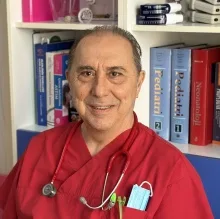 Uzm. Dr. Serdar Şahin — Çocuk Sağlığı Ve Hastalıkları, İstanbul. Portre fotoğrafı.