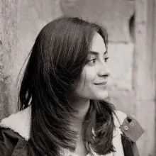 Dt. Merve Bakır Göner — Diş Hekimi. Portre fotoğrafı.