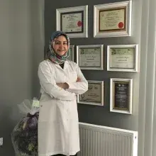 Uzm. Dr. Haticetül Kübra Sarı — Dermatoloji, Erzincan. Portre fotoğrafı.