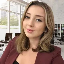 Psk. Almila Özkan — Psikoloji. Portre fotoğrafı.