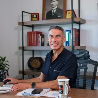 Prof. Dr. Yıldıran Songür profilinde yer alan galeri fotoğrafı.