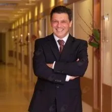 Prof. Dr. Semih Akı — Fiziksel Tıp Ve Rehabilitasyon, Gebze, Kocaeli. Portre fotoğrafı.