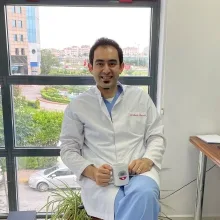 Dr. Dt. Deniz Başaran — İstanbul. Portre fotoğrafı.