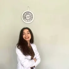 Dt. Zeynep Hazal Şentürk — Diş Hekimi, İstanbul. Portre fotoğrafı.