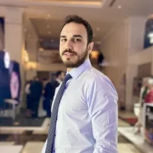 Op. Dr. Burak Güler — Kadın Hastalıkları Ve Doğum, Küçükçekmece, İstanbul. Portre fotoğrafı.