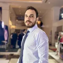 Op. Dr. Burak Güler — Kadın Hastalıkları Ve Doğum, Küçükçekmece, İstanbul. Portre fotoğrafı.