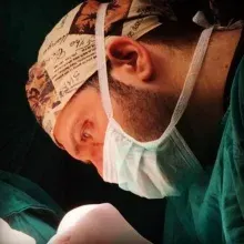Op. Dr. Alperen Tekin — Plastik Rekonstrüktif Ve Estetik Cerrahi, İstanbul. Portre fotoğrafı.