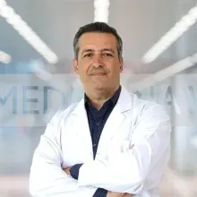 Prof. Dr. Cem Hasan Razi — Çankaya, Ankara. Portre fotoğrafı.