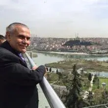 Dt. Mehmet Dedeoğlu — Diş Hekimi, İstanbul. Portre fotoğrafı.