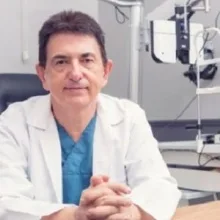 Uzm. Dr. Uğur Yaşar — Göz Hastalıkları, Denizli. Portre fotoğrafı.