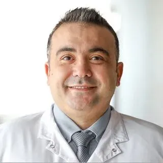 Op. Dr. Aykut Gökbel — Pendik, İstanbul. Portre fotoğrafı.