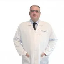 Prof. Dr. Davit Saba — Kalp Ve Damar Cerrahisi, Şişli, İstanbul. Portre fotoğrafı.