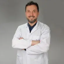 Prof. Dr. Ahmet Arnaz — Kalp Ve Damar Cerrahisi, Bakırköy, İstanbul. Portre fotoğrafı.