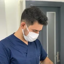 Dt. Hasan Yasir Yıldız — Diş Hekimi, İstanbul. Portre fotoğrafı.