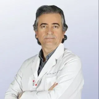 Uzm. Dr. Abdullah Serdar Fenercioğlu — İç Hastalıkları, Ümraniye, İstanbul. Portre fotoğrafı.