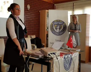 Fzt. Elif Akıncı profilinde yer alan galeri fotoğrafı.