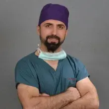Op. Dr. Mehmet Can Ubur — Plastik Rekonstrüktif Ve Estetik Cerrahi, İstanbul. Portre fotoğrafı.