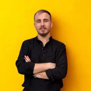 Psk. Furkan Sarı — Psikoloji, Aydın. Portre fotoğrafı.