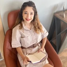 Dyt. Buse Kurtuluş — Diyetisyen, Mersin. Portre fotoğrafı.