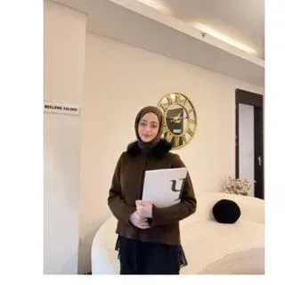 Psk. Zinnet Dağ — Psikoloji. Portre fotoğrafı.