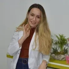 Dyt. Burcu Erol — Diyetisyen, İstanbul. Portre fotoğrafı.