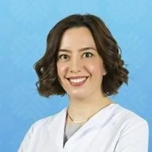 Dr. Dt. Sevi Akgün — Çocuk Diş Hekimliği (Pedodonti), İstanbul. Portre fotoğrafı.