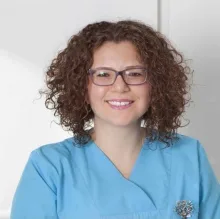 Dr. Dt. Atiye Gökşen Arda — Maltepe, İstanbul. Portre fotoğrafı.