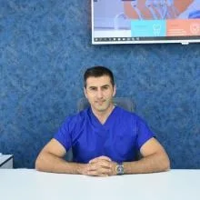 Uzm. Dt. Hanifi İpek — Tepebaşı, Eskişehir. Portre fotoğrafı.