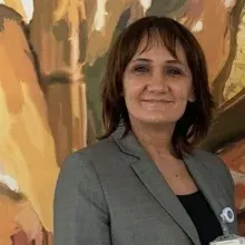 Doç. Dr. Hacer Şen — İç Hastalıkları, Balıkesir. Portre fotoğrafı.