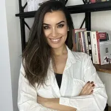 Kl. Psk. Zeynep Andonyadis — Psikoloji, İstanbul. Portre fotoğrafı.