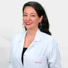 Dr. Öğr. Üyesi Ceyda Üste — Kulak Burun Boğaz, Karşıyaka, İzmir. Portre fotoğrafı.
