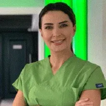 Dt. Zahide Genç — Diş Hekimi, Kayseri. Portre fotoğrafı.