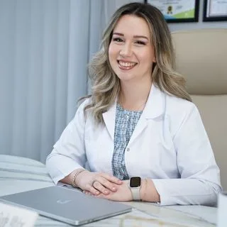 Fzt. Sude Altılar — Fizyoterapi Ve Rehabilitasyon, Bursa. Portre fotoğrafı.