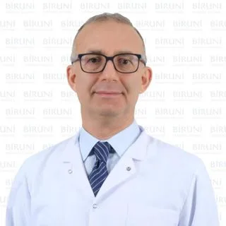 Dr. Öğr. Üyesi Ömer Doğru — Çocuk Hematolojisi, Küçükçekmece, İstanbul. Portre fotoğrafı.