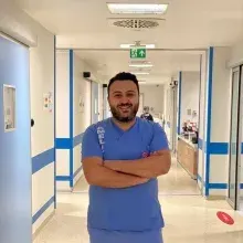 Op. Dr. Erkan Yüce — Plastik Rekonstrüktif Ve Estetik Cerrahi, İstanbul. Portre fotoğrafı.