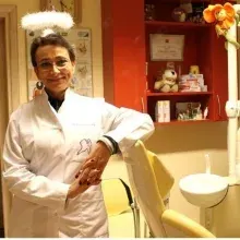 Dr. Dt. Sevgi Özdemir — Kadıköy, İstanbul. Portre fotoğrafı.
