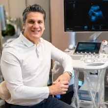 Doç. Dr. Emre Destegül — Kadın Hastalıkları Ve Doğum, Adana. Portre fotoğrafı.