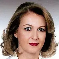 Prof. Dr. Demet Karnak — Göğüs Hastalıkları, Ankara. Portre fotoğrafı.