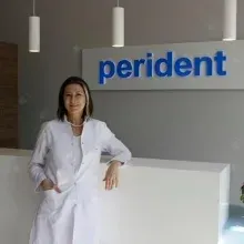 Dt. Özlem Sungur Utku — Diş Hekimi, İstanbul. Portre fotoğrafı.