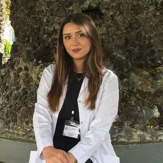 Psk. Ebrar Dila Taskın — Psikoloji, İstanbul. Portre fotoğrafı.