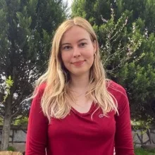 Uzm. Dr. Didem Çelik — Çocuk ve Ergen Psikiyatrisi, İzmir. Portre fotoğrafı.