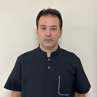 Dt. Emir Mamaghani — Diş Hekimi, İstanbul. Portre fotoğrafı.